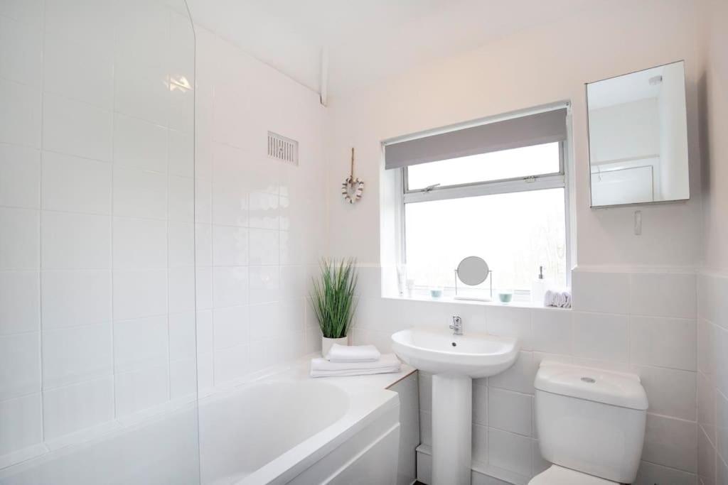 3 Bed House/Garden/Wi-Fi/Parking/Central Location Villa Guildford Eksteriør bilde
